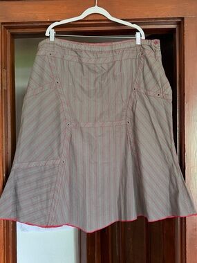 Alain Weiz Women’s A-Line Skirt Gray Red Stitched Accents Rivets Size 24
